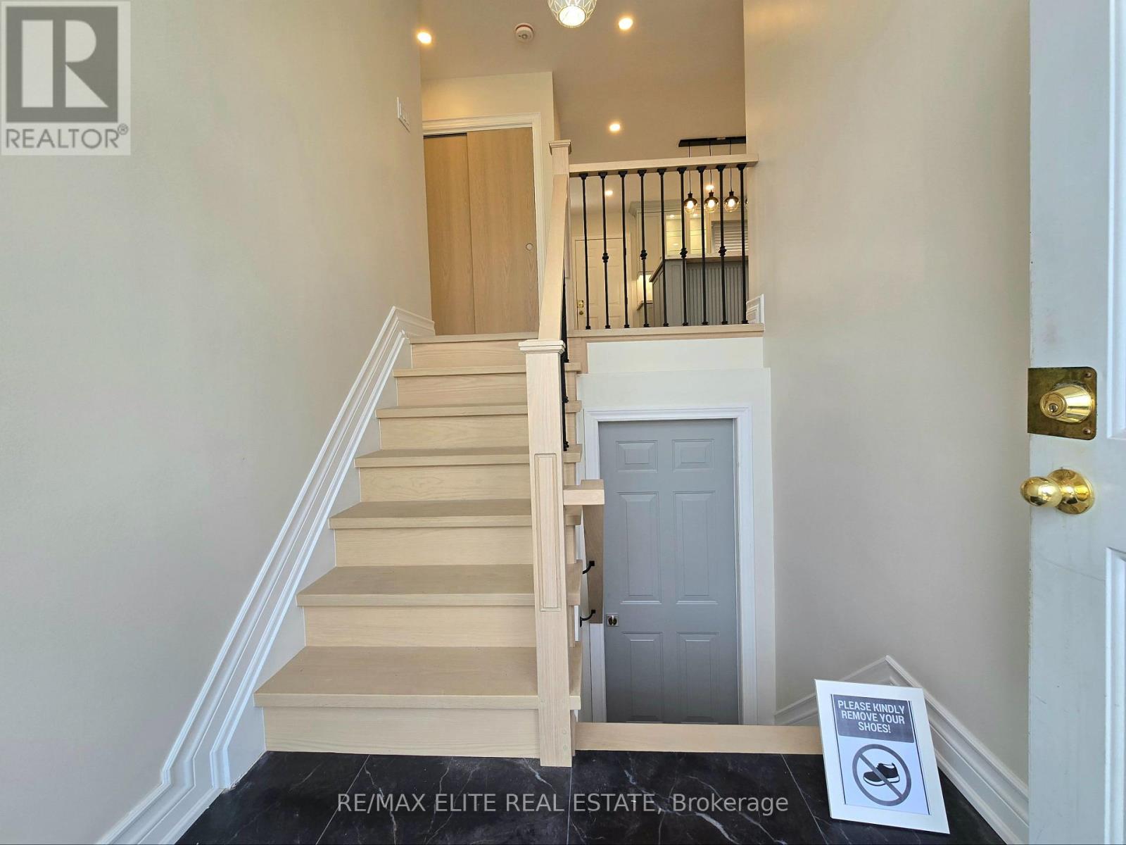 Photo 3 of Upper 38 Ambrose Road, Toronto ON