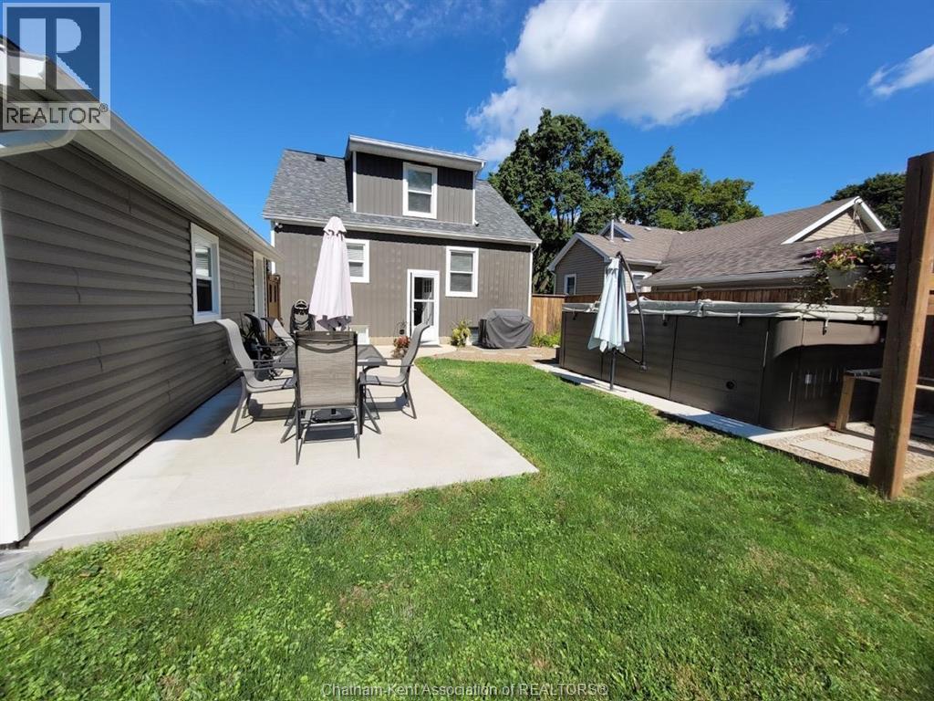 Photo 37 of 48 Tweedsmuir Avenue East, Chatham ON