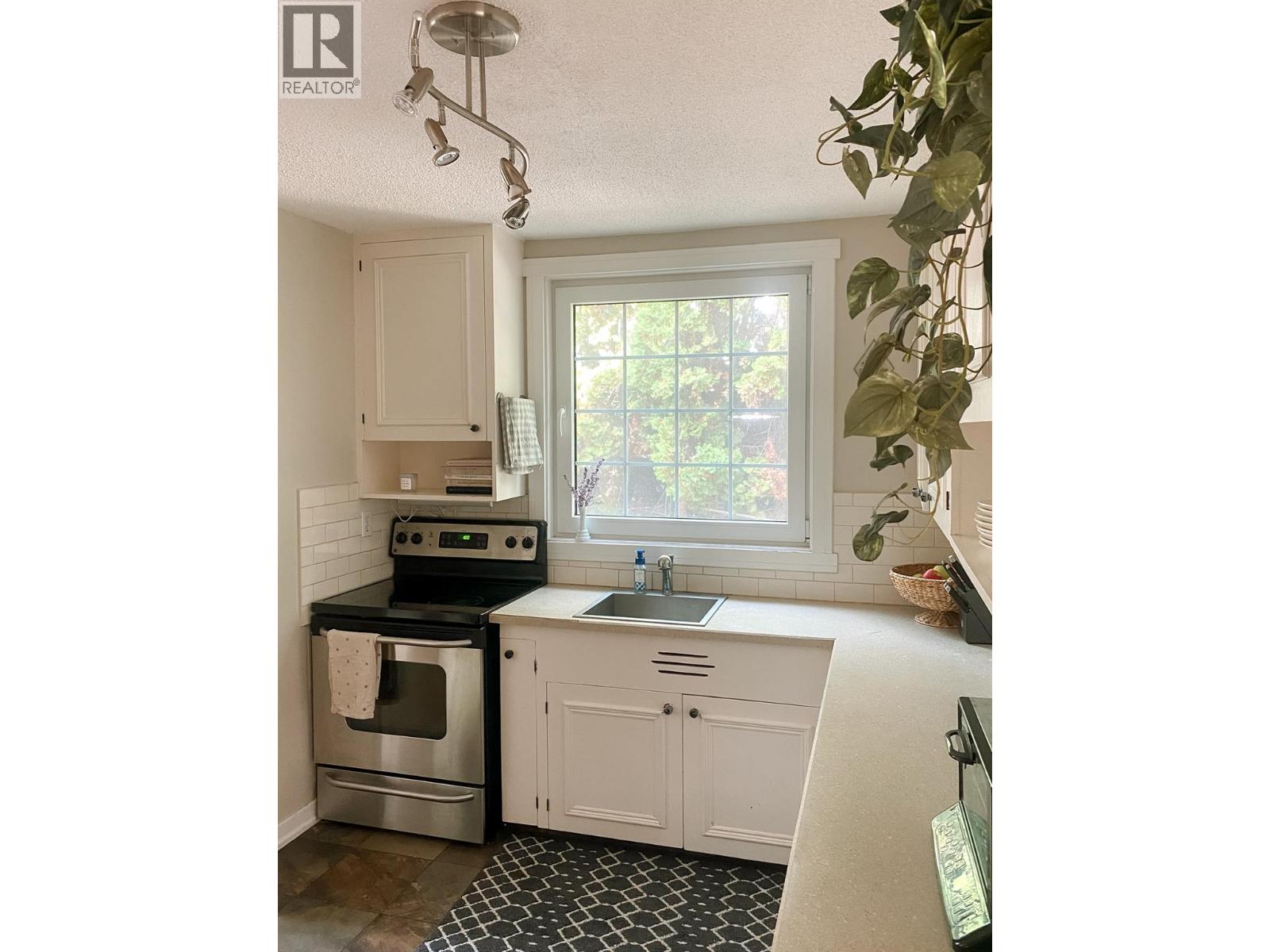  1485 Highland Drive South, Kelowna