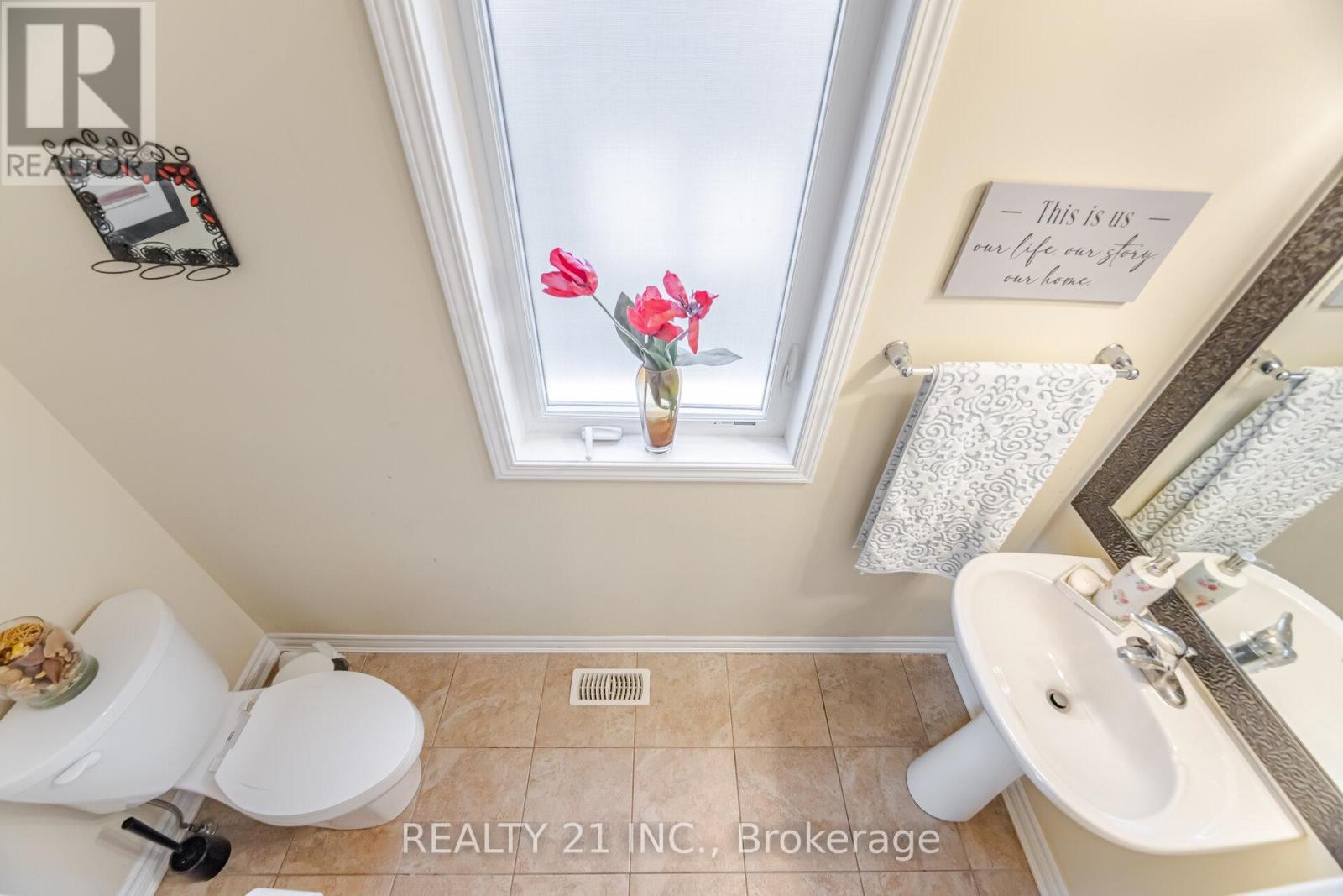 Photo 17 of 522 Bartleman Terrace, Milton ON