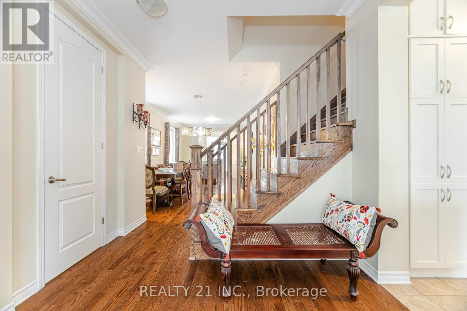 Photo 18 of 522 Bartleman Terrace, Milton ON