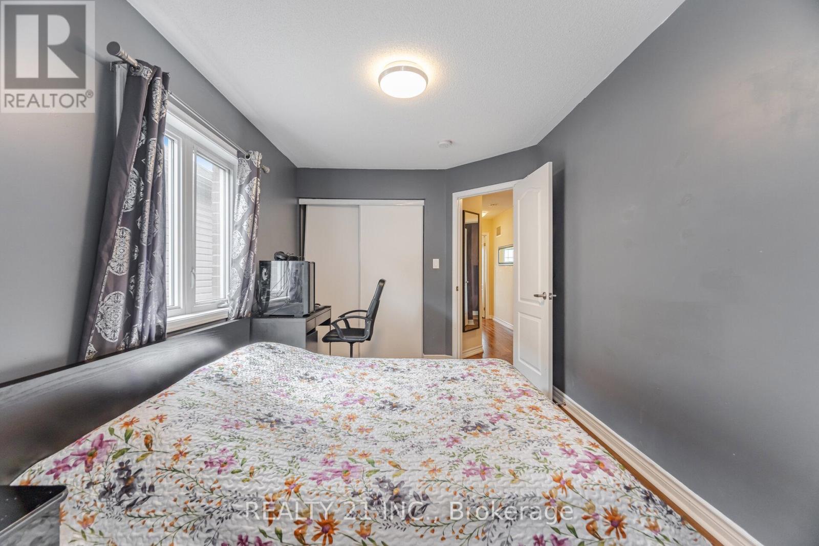 Photo 25 of 522 Bartleman Terrace, Milton ON