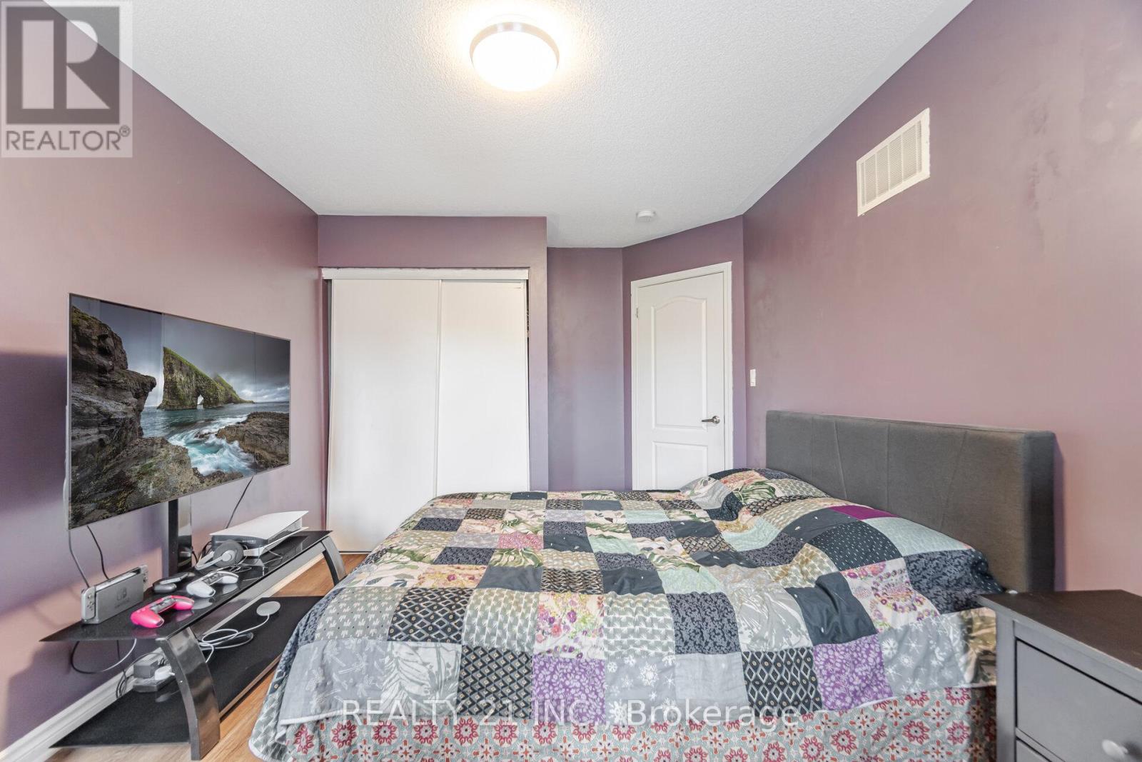 Photo 29 of 522 Bartleman Terrace, Milton ON