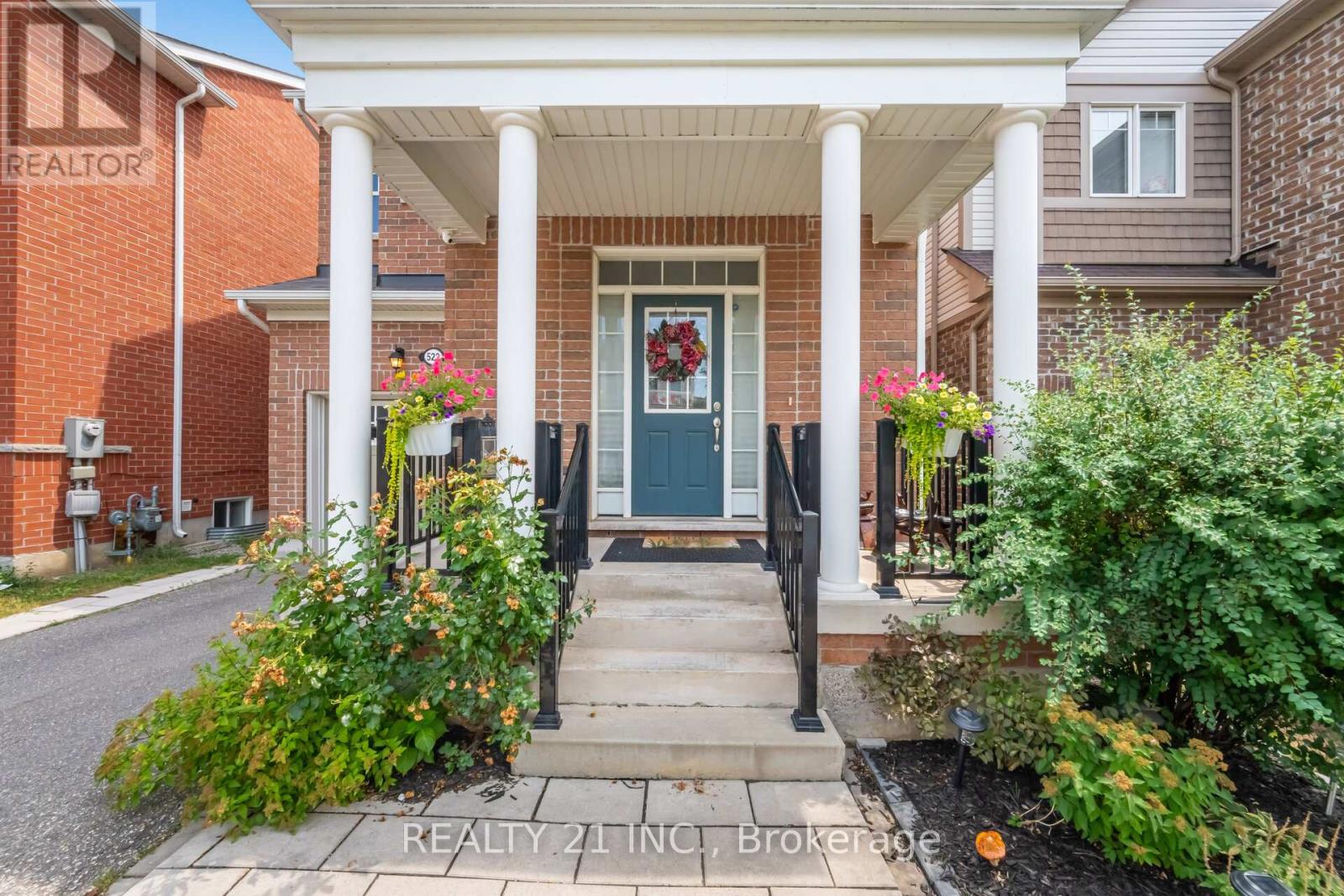 Photo 3 of 522 Bartleman Terrace, Milton ON
