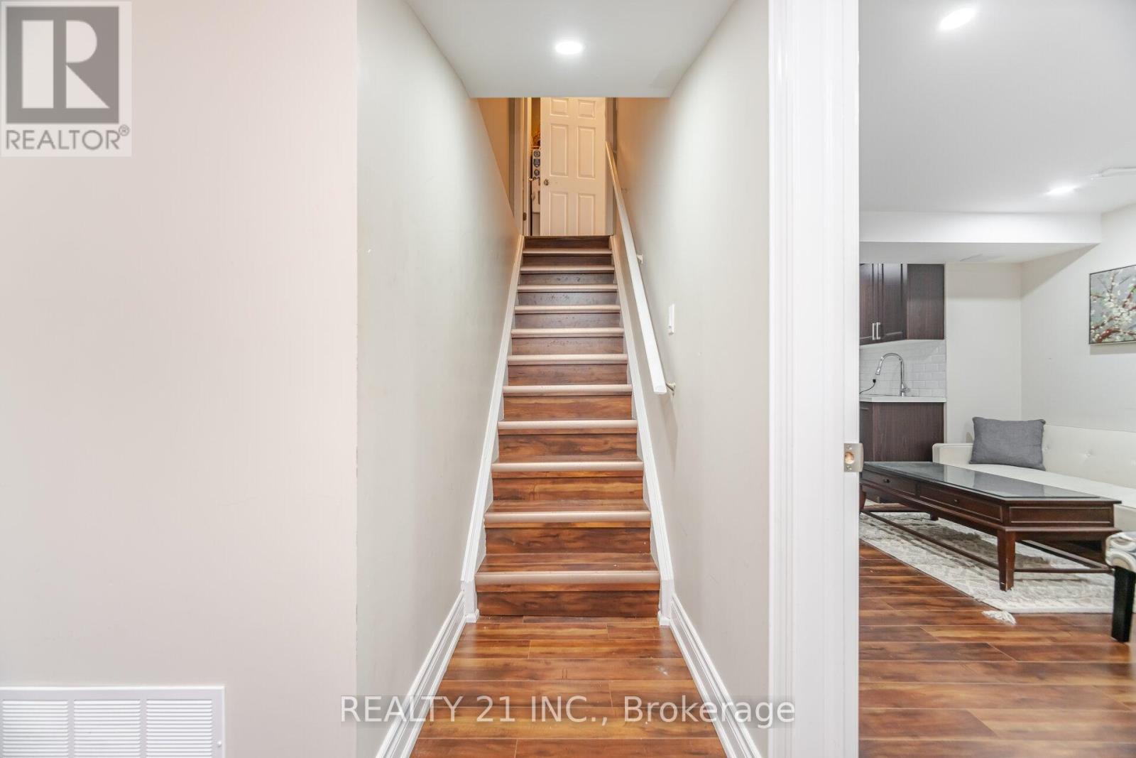 Photo 32 of 522 Bartleman Terrace, Milton ON