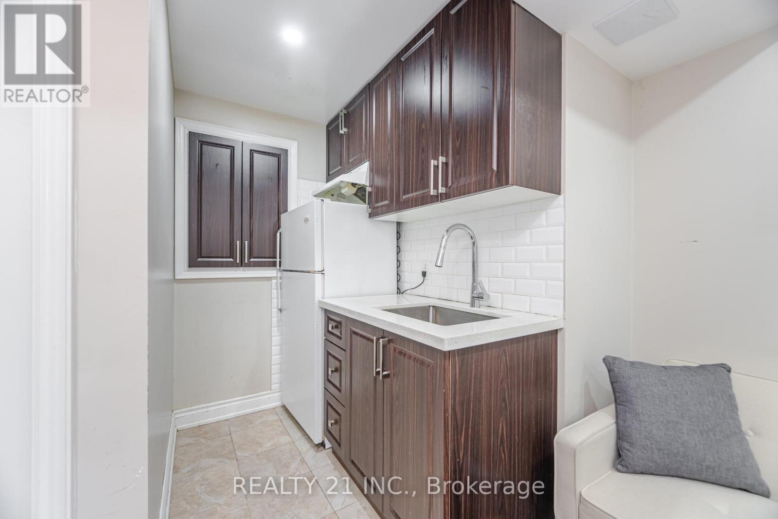 Photo 36 of 522 Bartleman Terrace, Milton ON