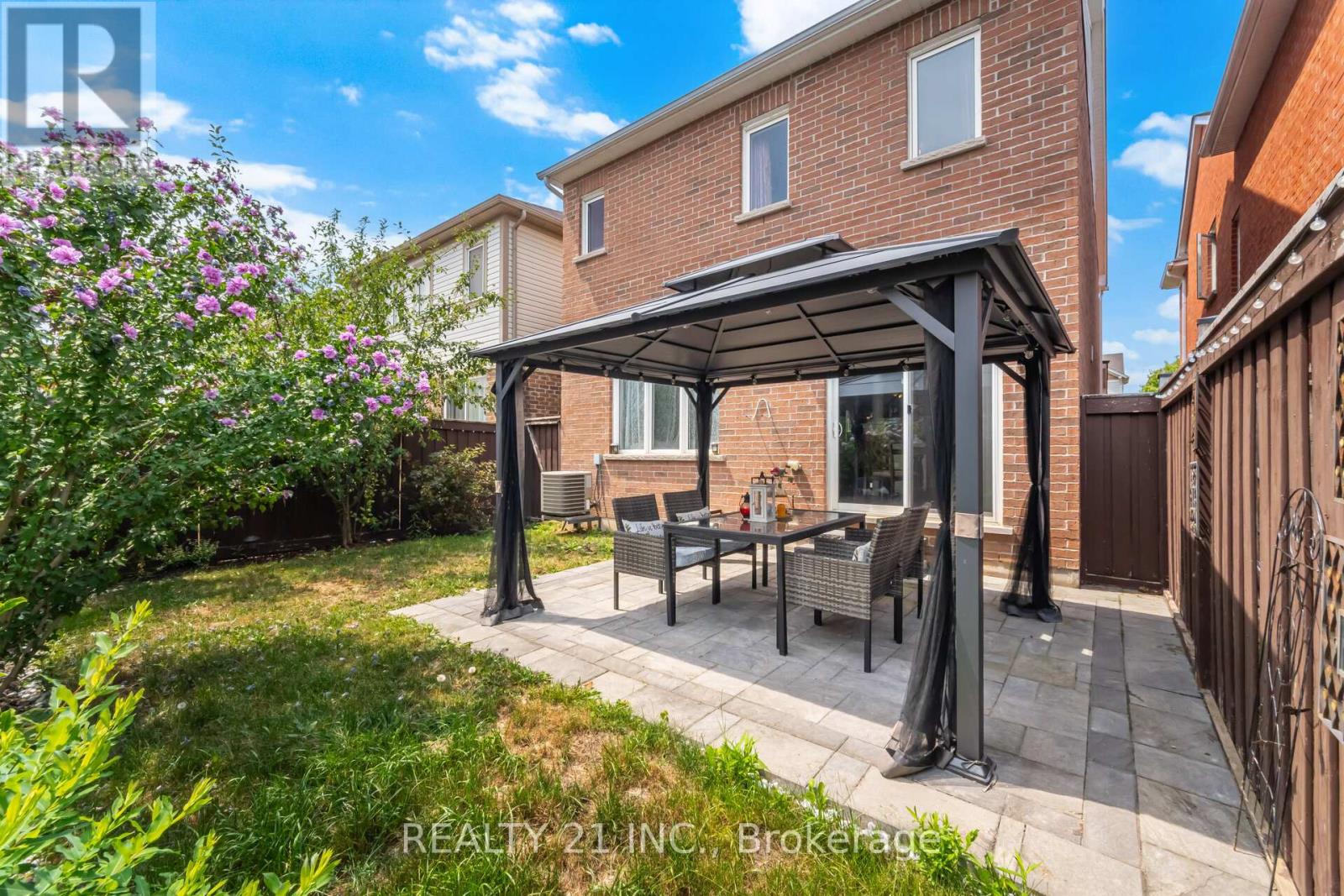 Photo 45 of 522 Bartleman Terrace, Milton ON