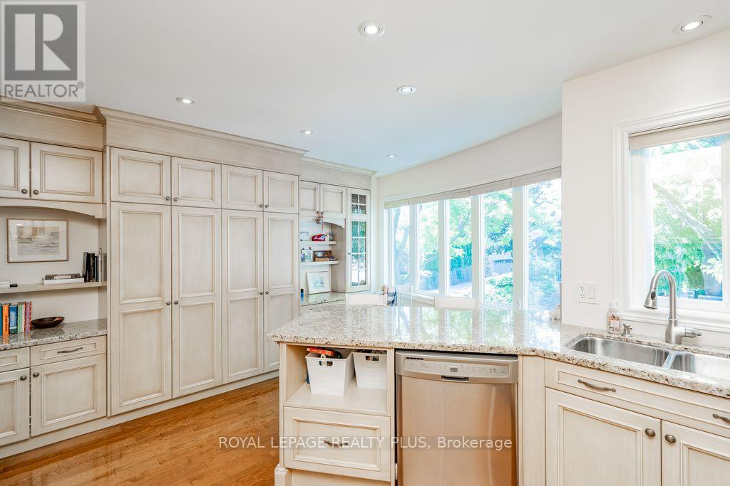 Photo 12 of 81 Kerr Street, Oakville ON