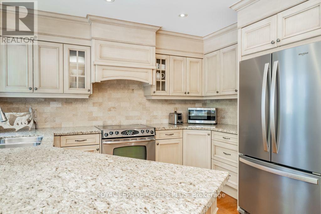 Photo 14 of 81 Kerr Street, Oakville ON