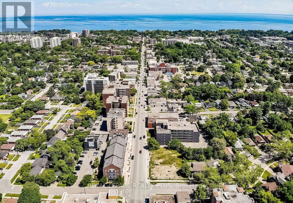 Photo 32 of 81 Kerr Street, Oakville ON