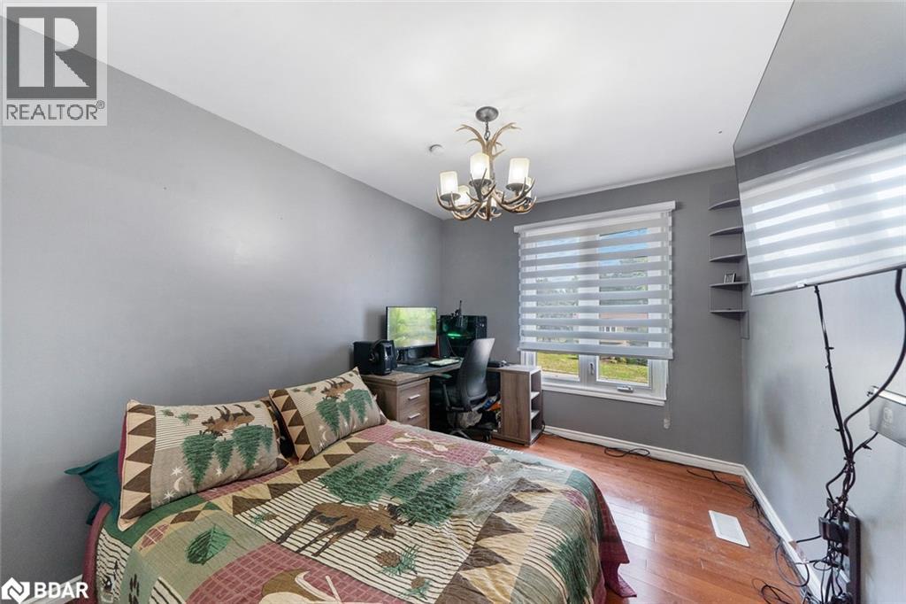 Photo 26 of 30 Cedar Creek Rd, Midhurst ON