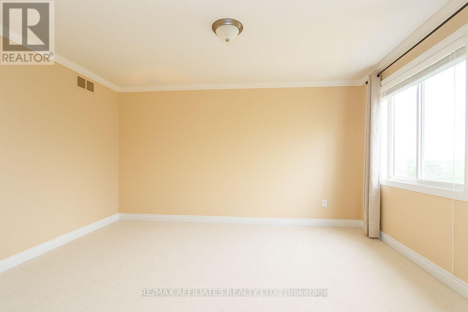 Photo 11 of 561 Aquaview Drive, Ottawa ON