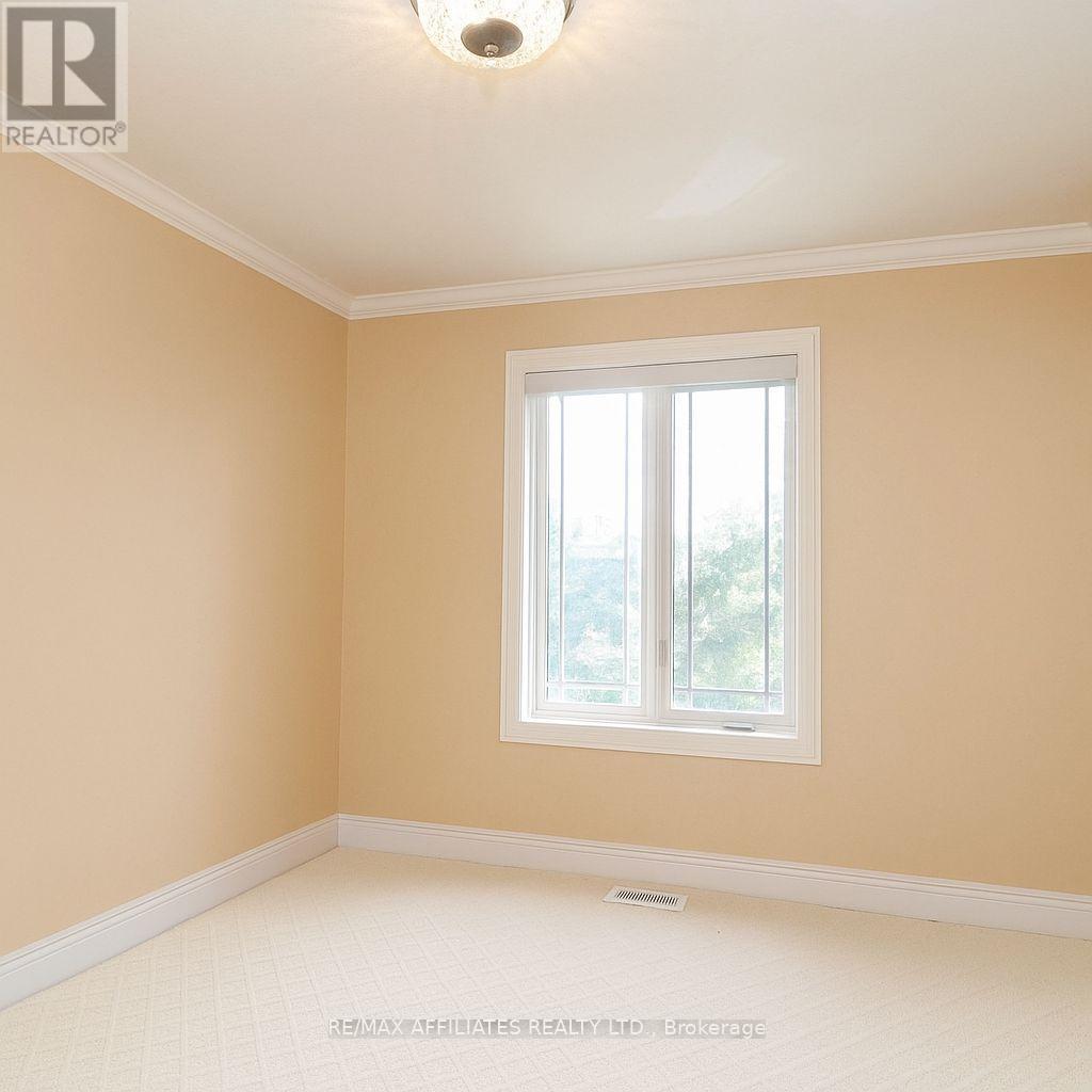 Photo 13 of 561 Aquaview Drive, Ottawa ON