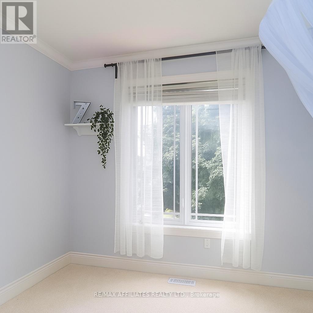 Photo 12 of 561 Aquaview Drive, Ottawa ON