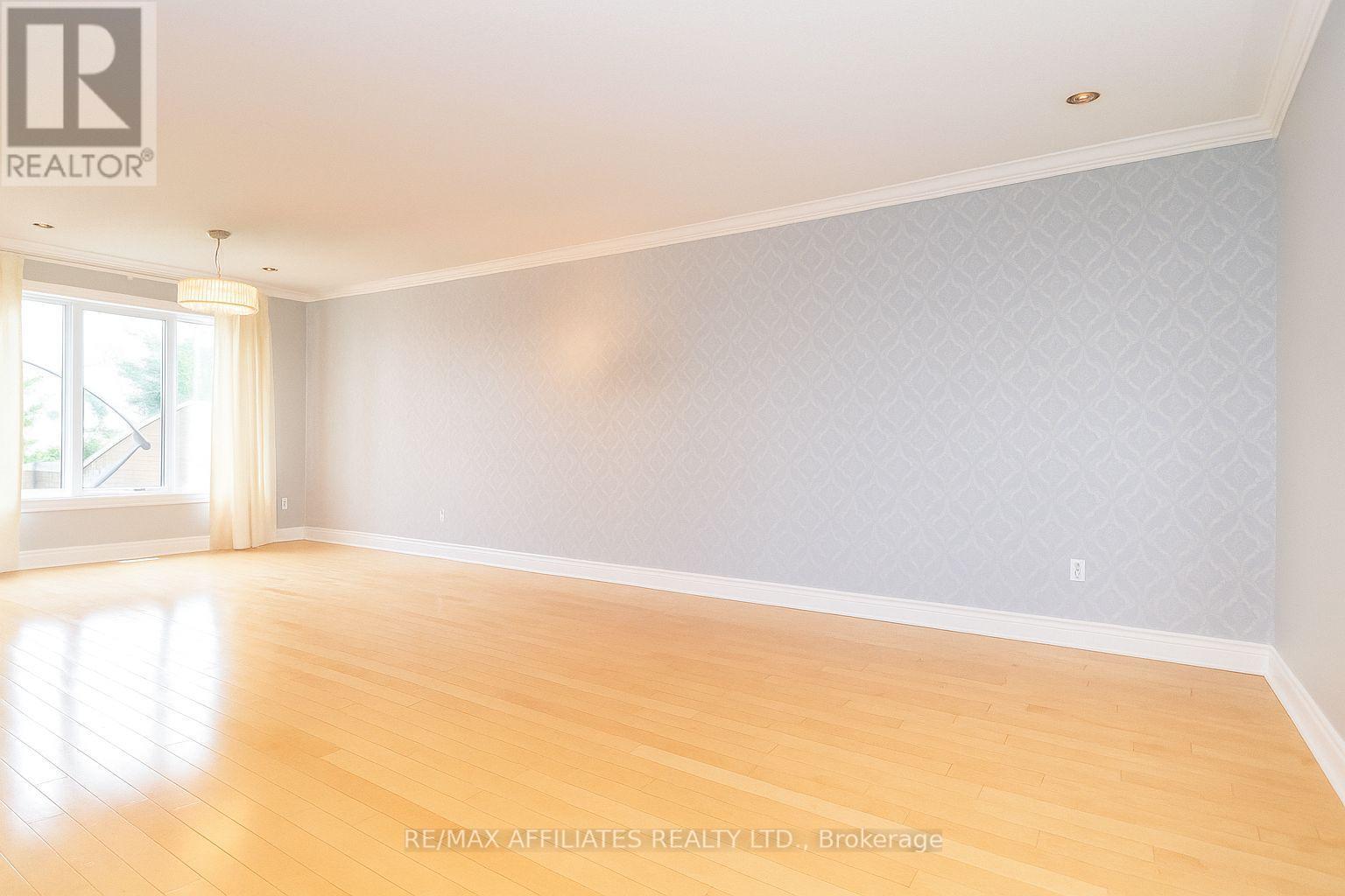 Photo 5 of 561 Aquaview Drive, Ottawa ON