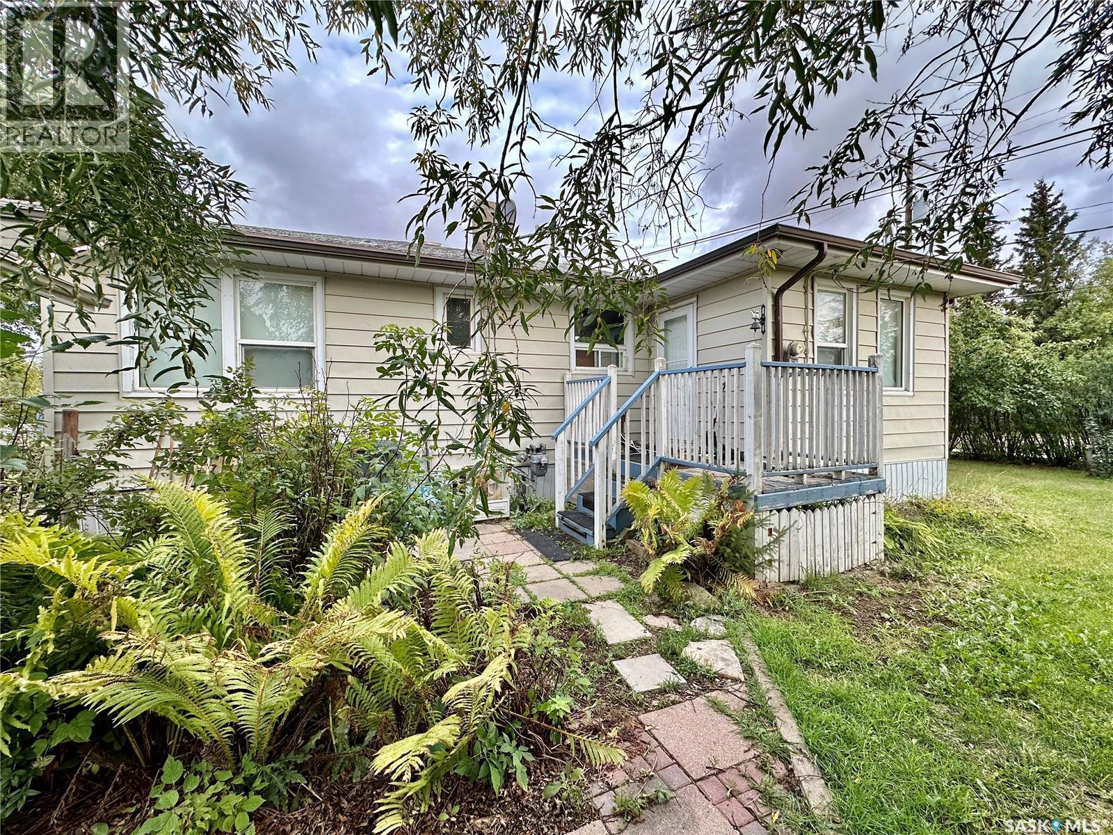 Photo 14 of 302 4th Avenue, Aberdeen SK