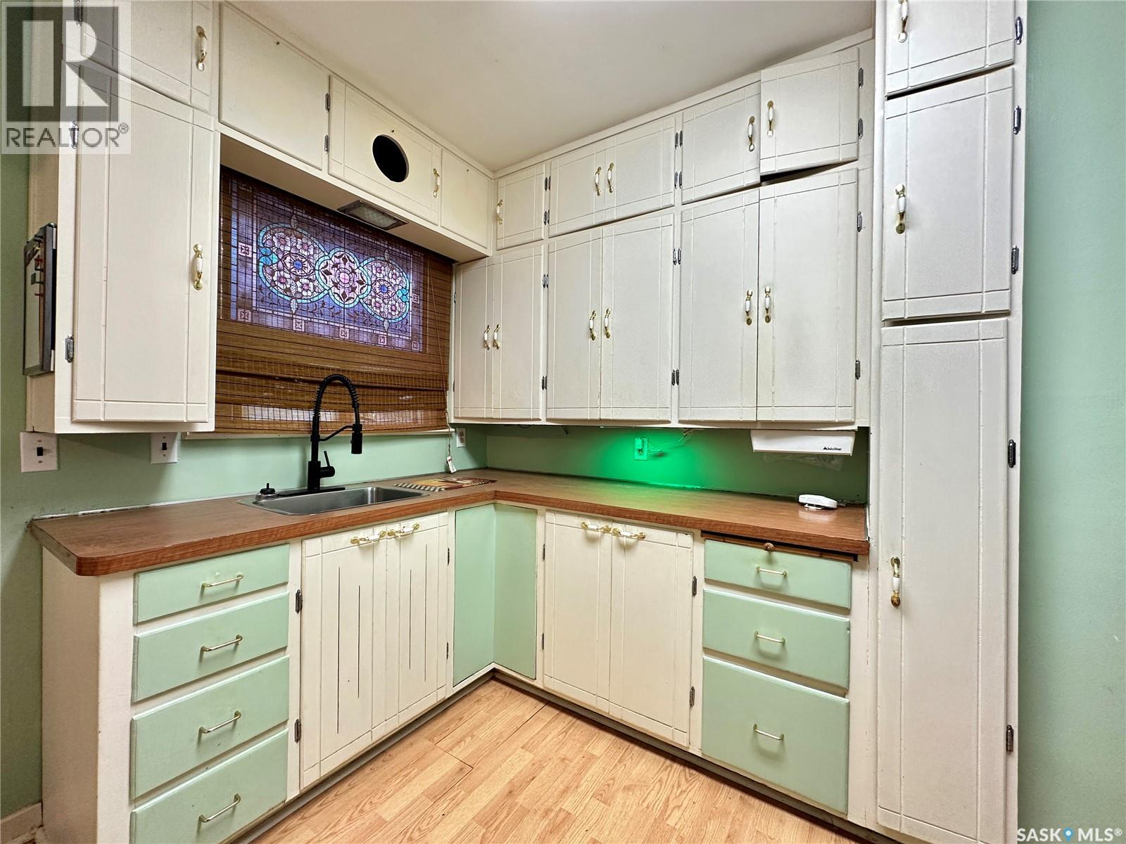 Photo 17 of 302 4th Avenue, Aberdeen SK