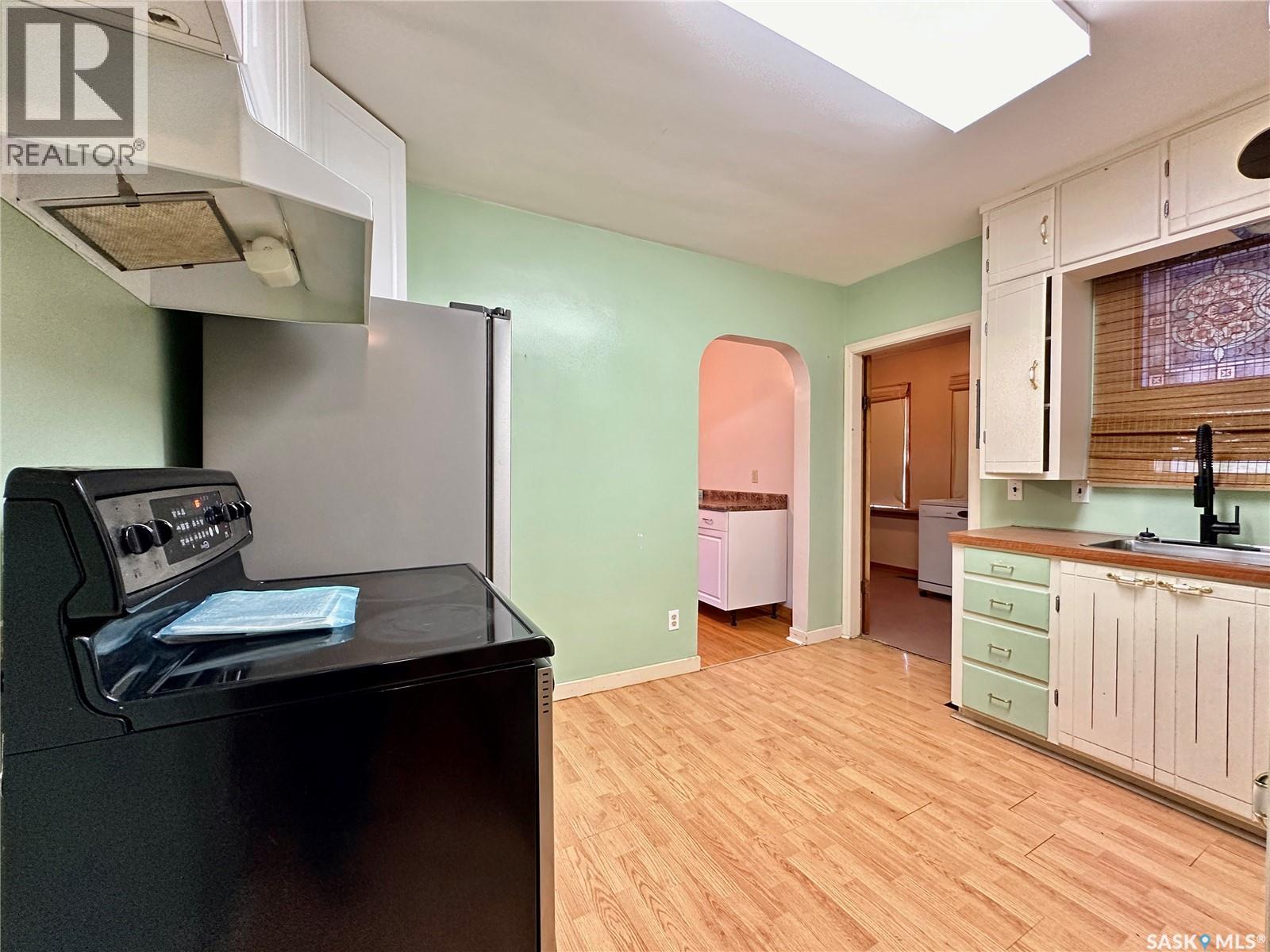 Photo 18 of 302 4th Avenue, Aberdeen SK