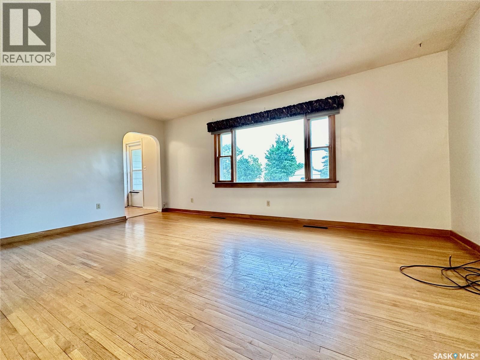Photo 19 of 302 4th Avenue, Aberdeen SK