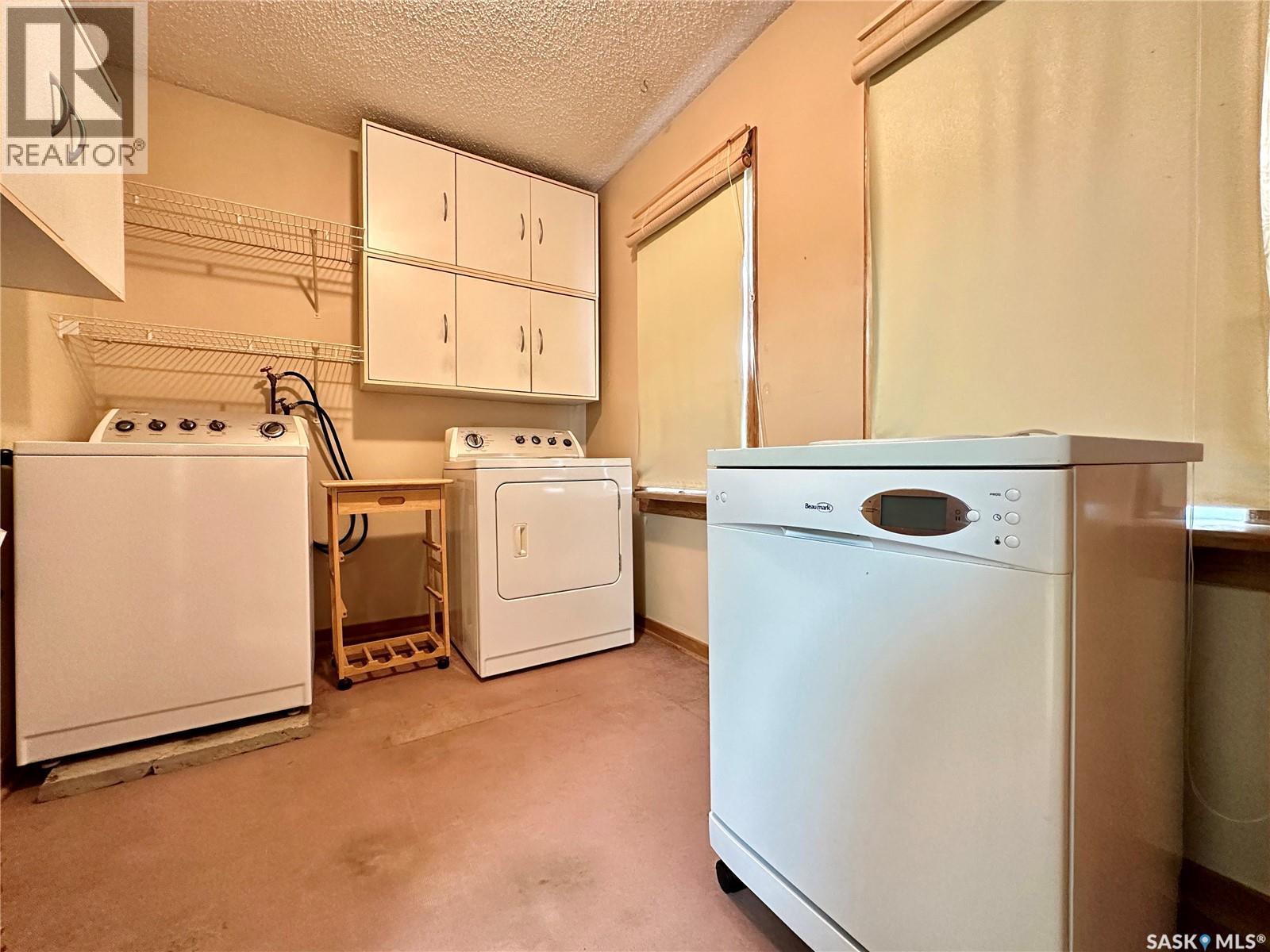 Photo 26 of 302 4th Avenue, Aberdeen SK