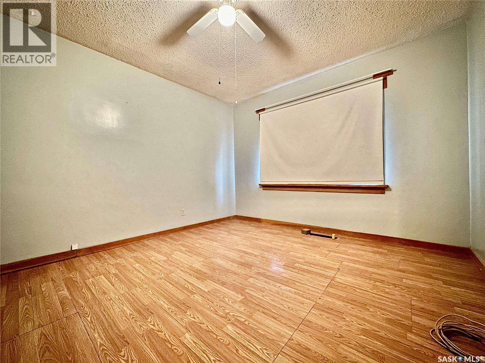 Photo 29 of 302 4th Avenue, Aberdeen SK