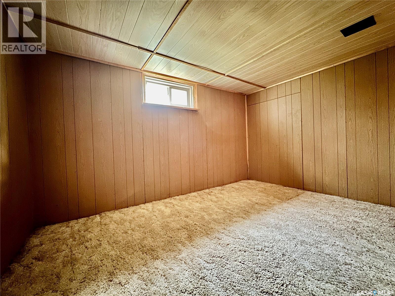 Photo 32 of 302 4th Avenue, Aberdeen SK