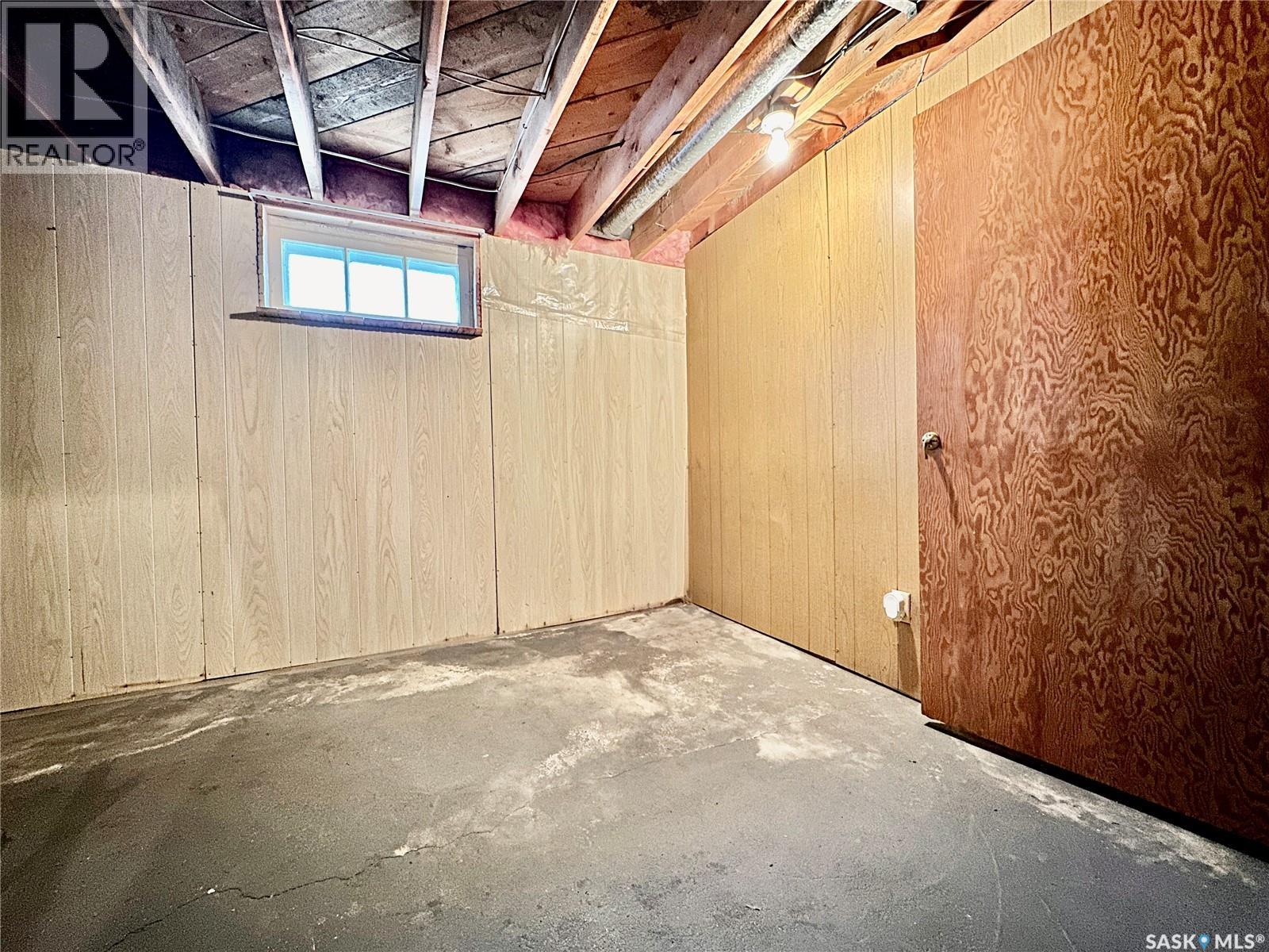 Photo 33 of 302 4th Avenue, Aberdeen SK