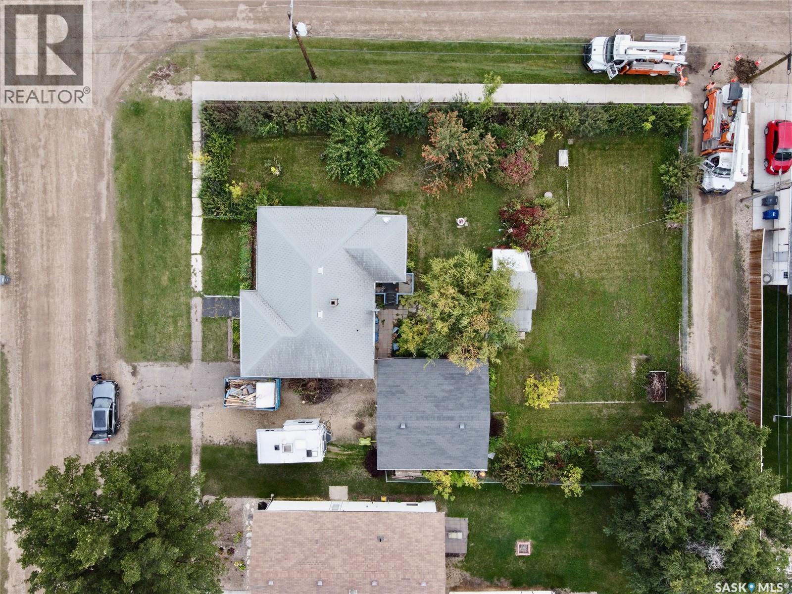 Photo 4 of 302 4th Avenue, Aberdeen SK