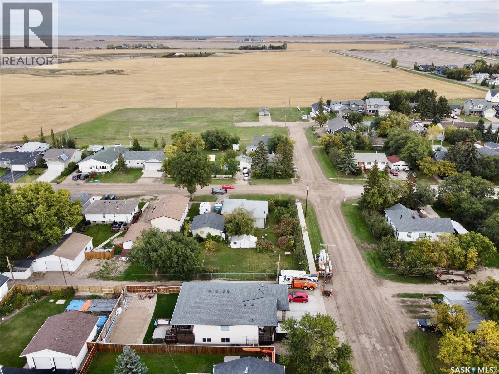 Photo 6 of 302 4th Avenue, Aberdeen SK