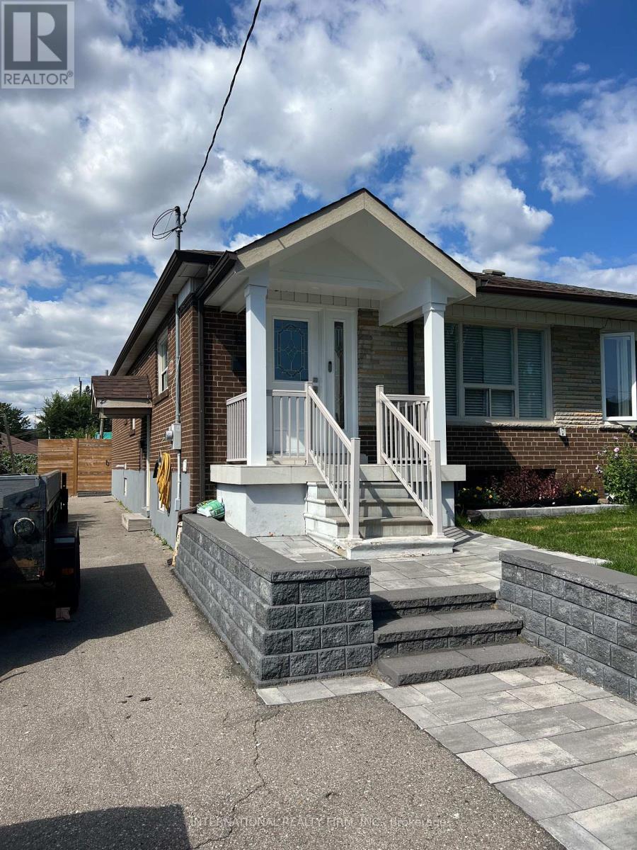 Photo 1 of 10 Rambler Place, Toronto ON