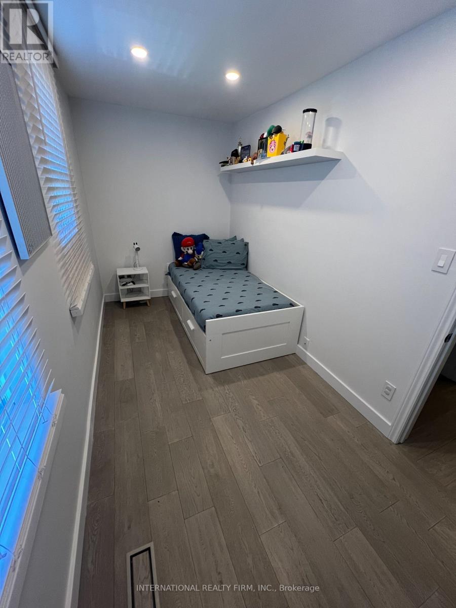 Photo 11 of 10 Rambler Place, Toronto ON