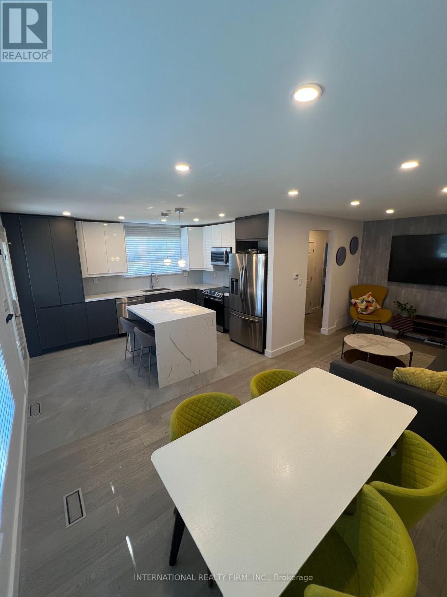 Photo 3 of 10 Rambler Place, Toronto ON