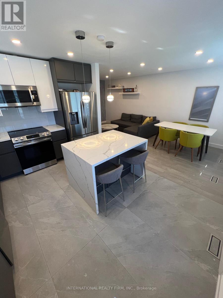 Photo 4 of 10 Rambler Place, Toronto ON