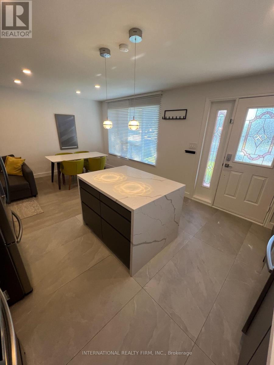 Photo 5 of 10 Rambler Place, Toronto ON