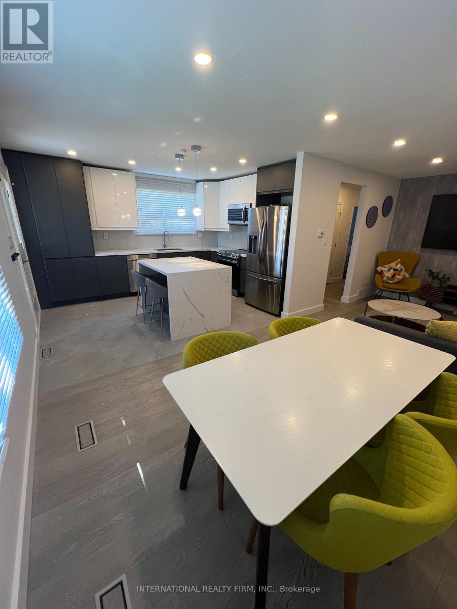 Photo 6 of 10 Rambler Place, Toronto ON