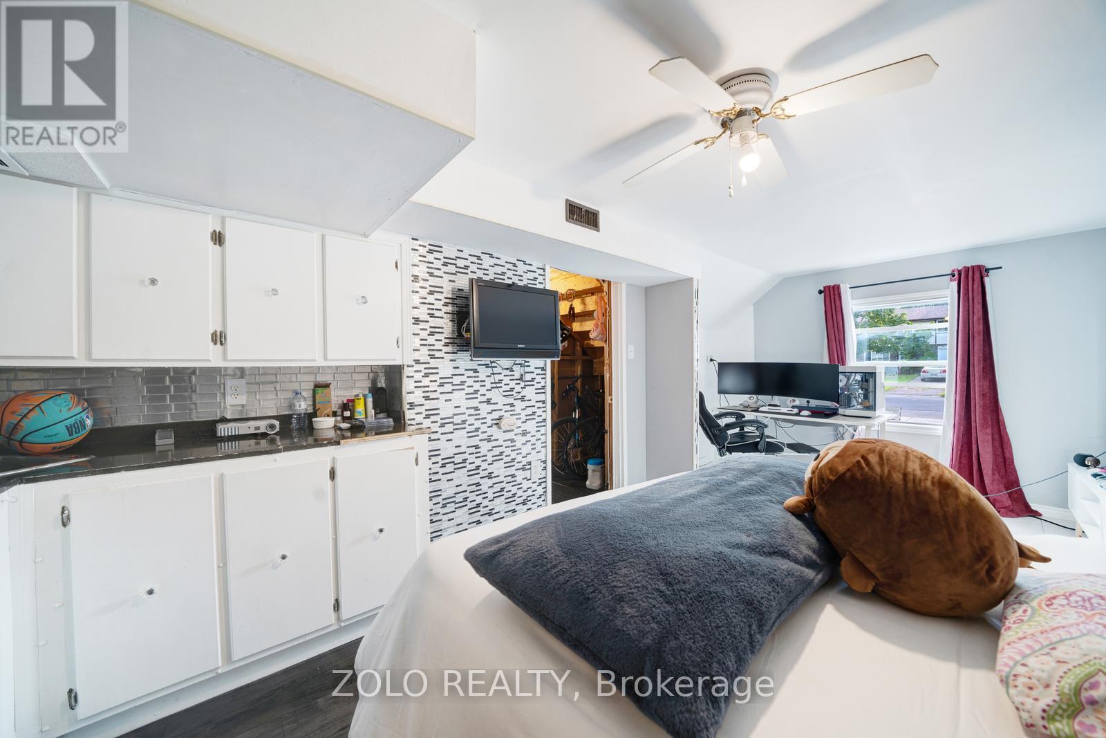 Photo 8 of 2048 Walker Avenue, Peterborough ON