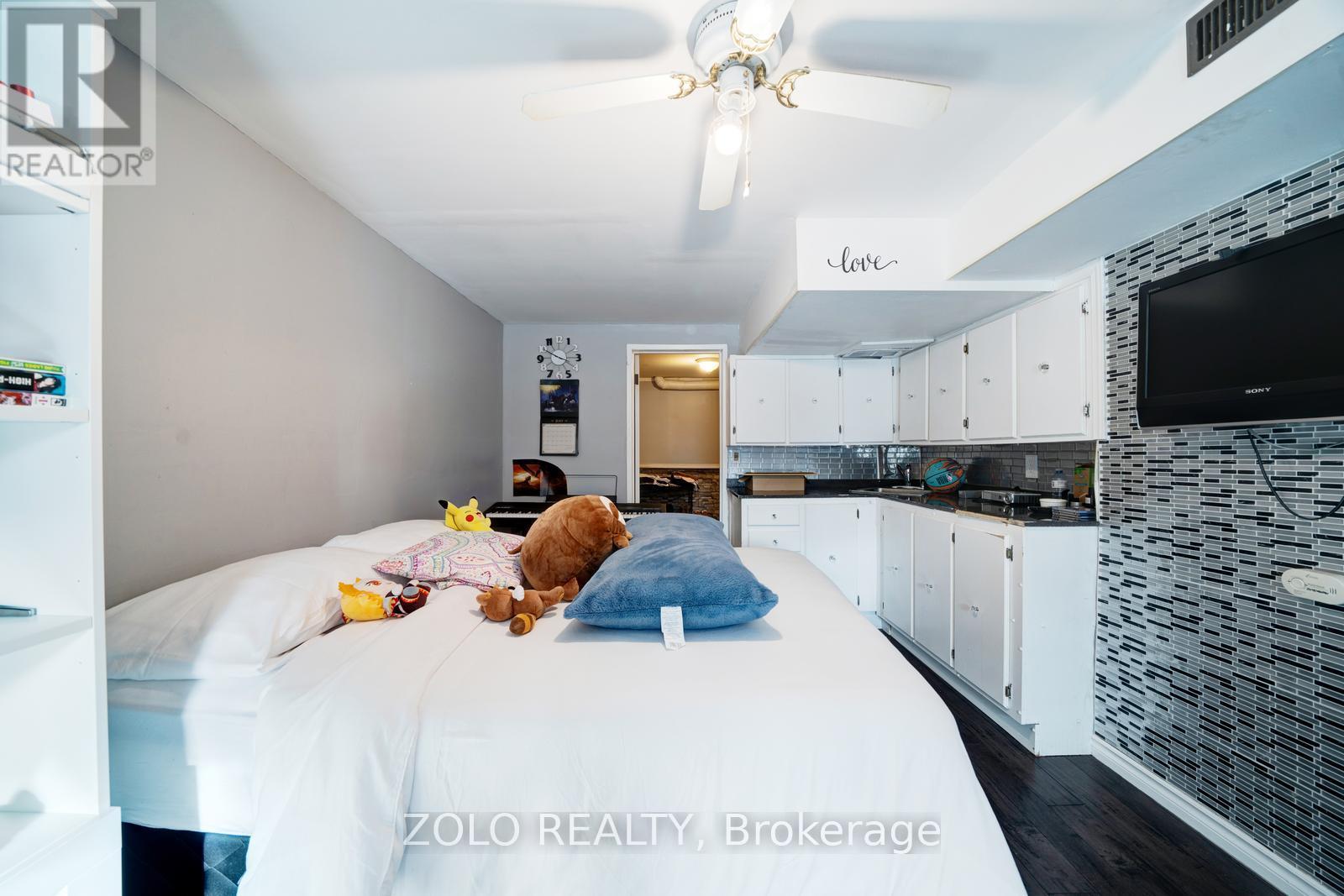 Photo 9 of 2048 Walker Avenue, Peterborough ON