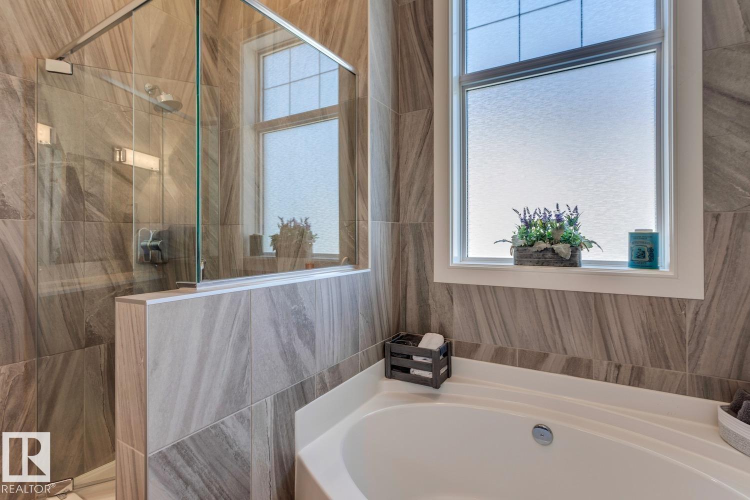 #19 20425 93 AV NW, Edmonton