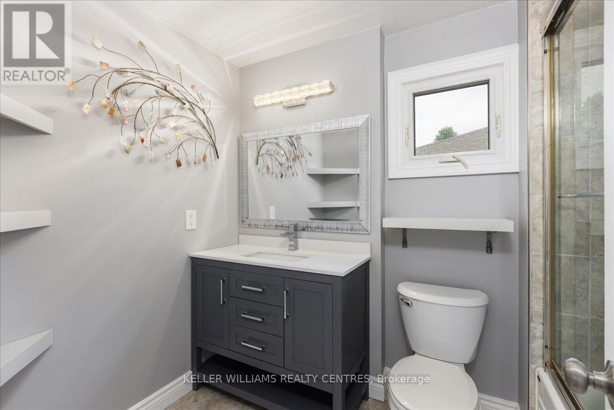 Photo 20 of 875 Knotwood Court, Whitby ON