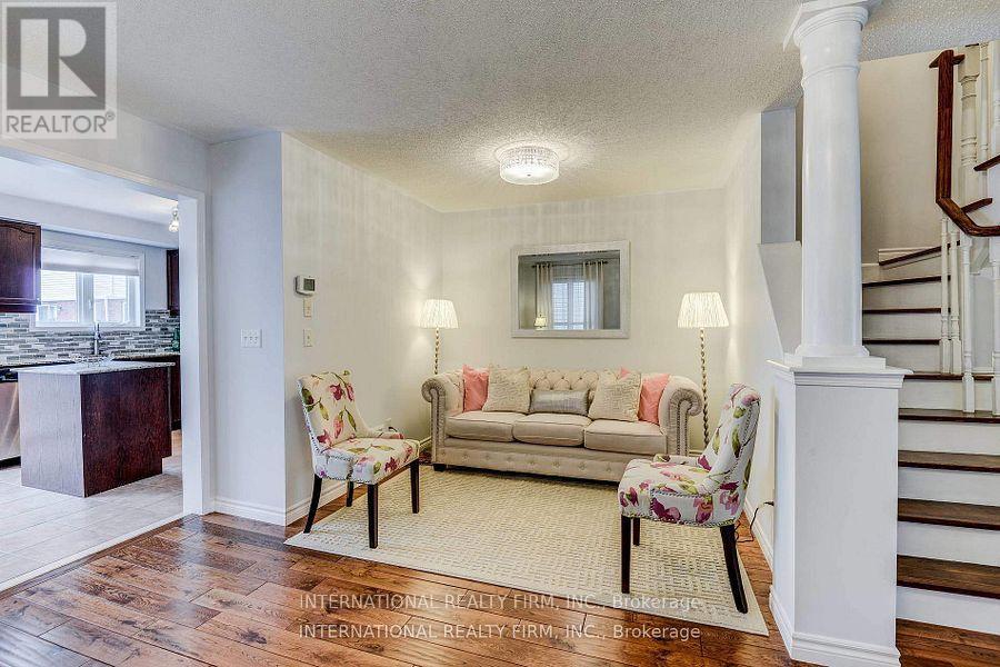 Photo 11 of 4881 Capri Crescent, Burlington ON