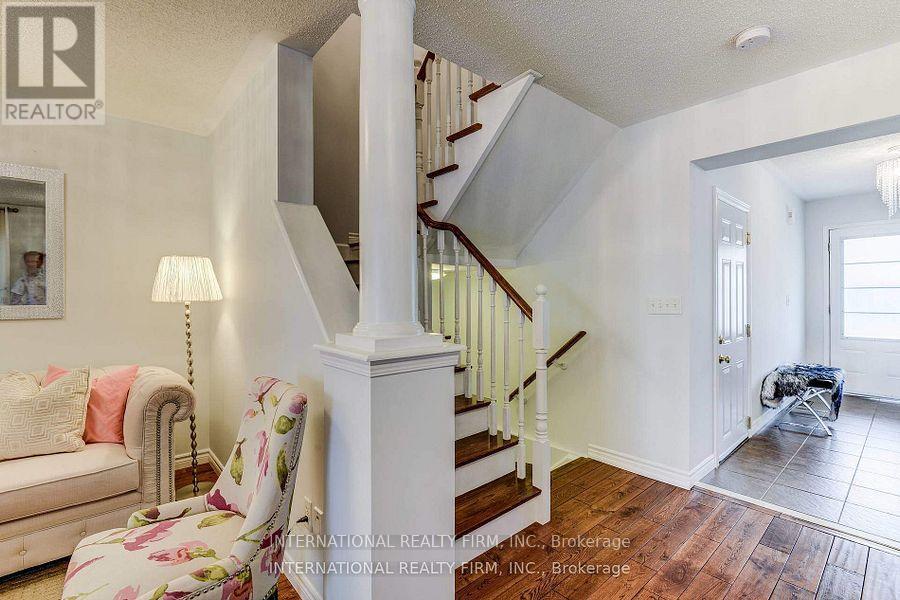 Photo 16 of 4881 Capri Crescent, Burlington ON