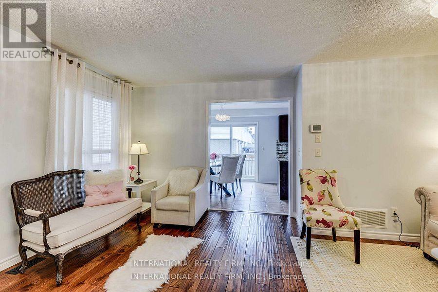 Photo 12 of 4881 Capri Crescent, Burlington ON