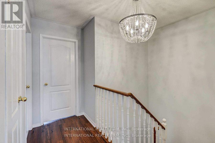 Photo 18 of 4881 Capri Crescent, Burlington ON