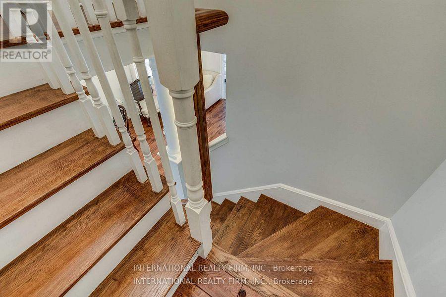 Photo 17 of 4881 Capri Crescent, Burlington ON