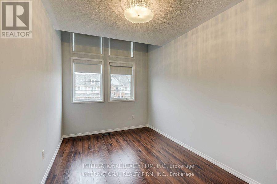 Photo 21 of 4881 Capri Crescent, Burlington ON