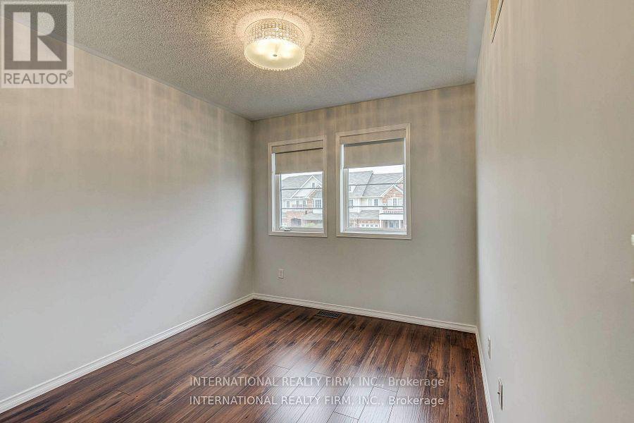 Photo 22 of 4881 Capri Crescent, Burlington ON