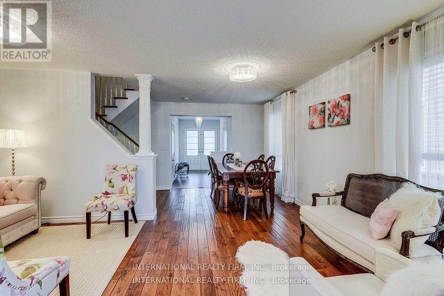 Photo 8 of 4881 Capri Crescent, Burlington ON
