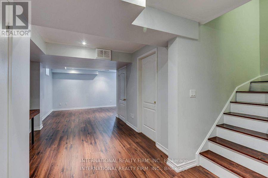 Photo 24 of 4881 Capri Crescent, Burlington ON