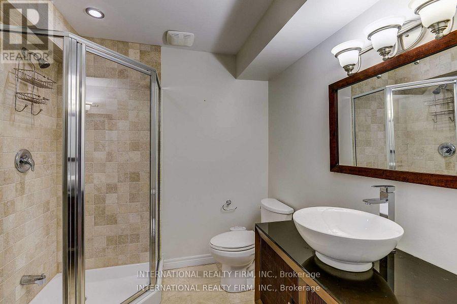 Photo 26 of 4881 Capri Crescent, Burlington ON