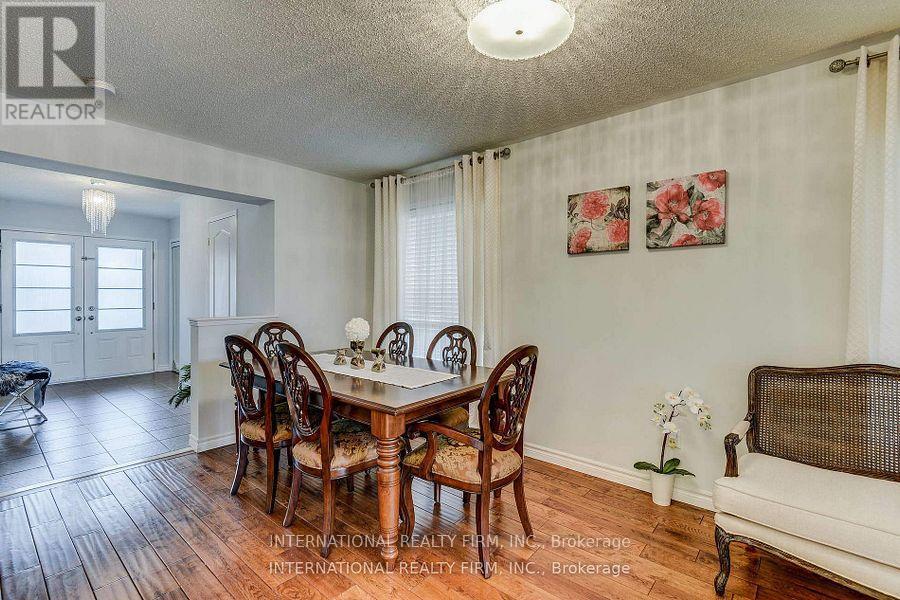 Photo 9 of 4881 Capri Crescent, Burlington ON